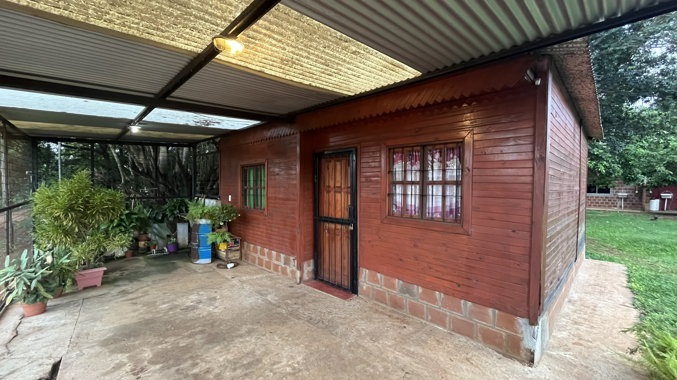 Propiedad en Venta con casa y tres departamentos