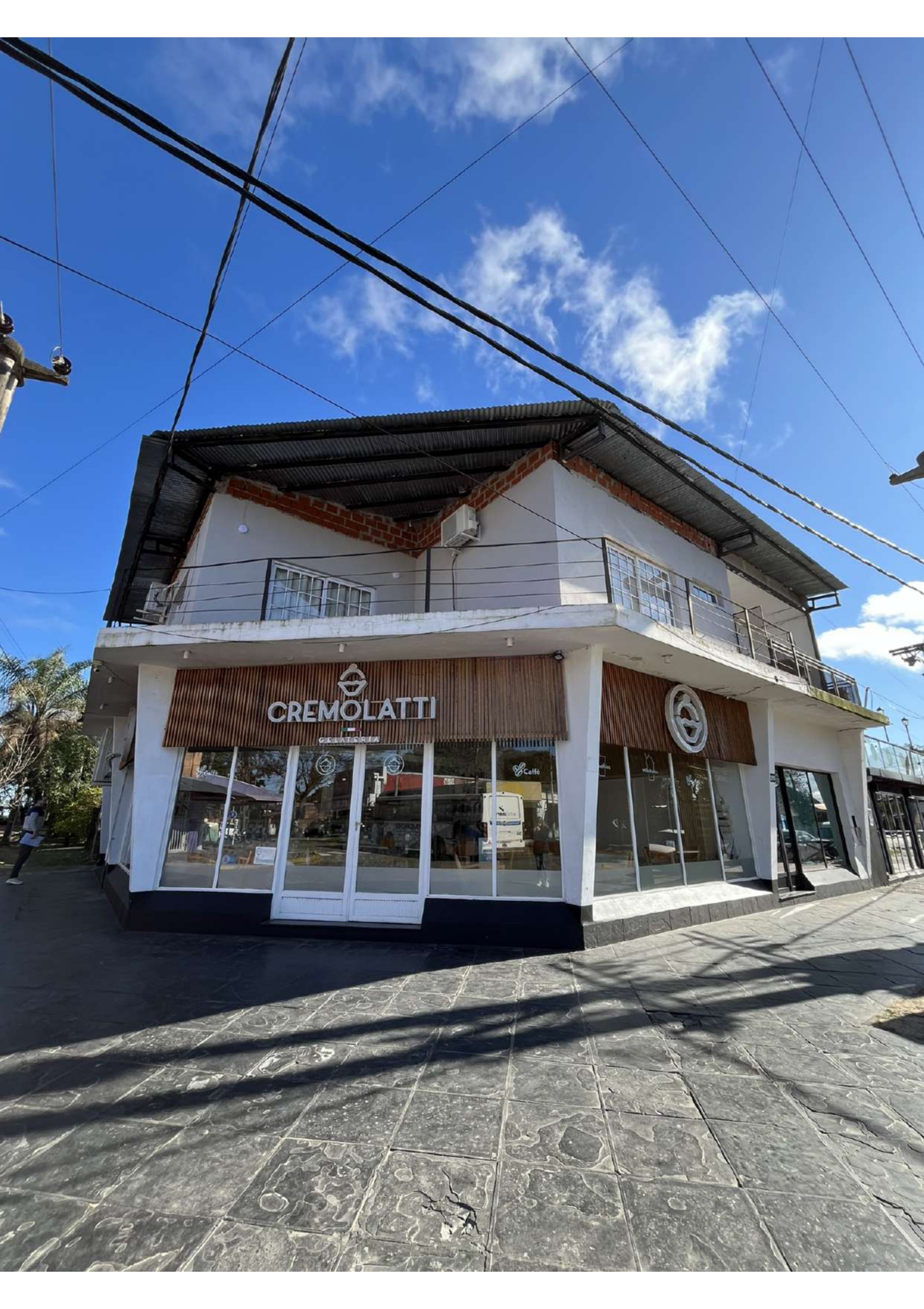 Propiedad con Locales, departamentos y casa EN VENTA en Ituzaingó - Corrientes 