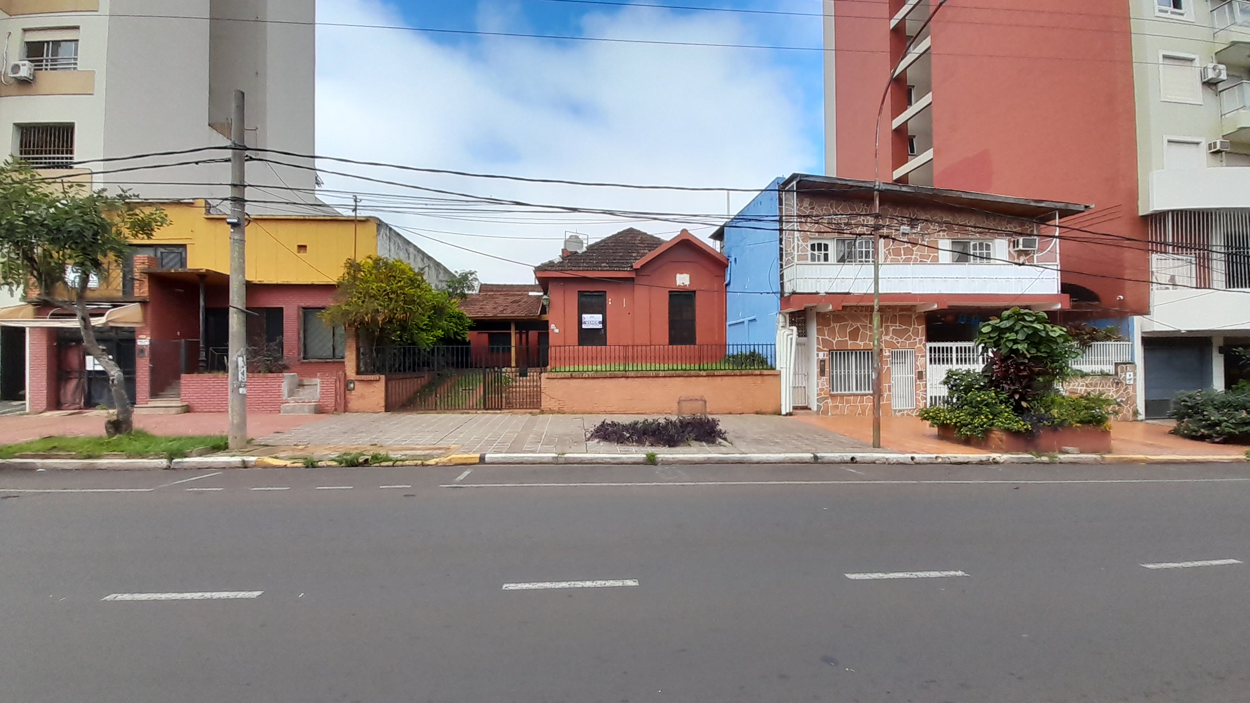 Increíble casa en venta sobre Av, Roque Perez al 2300 entre calle Jujuy y San Luis.